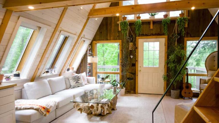 Mountain Cabin Decorating Ideas: 8 Easy and Budget-Friendly Tips